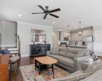 Music City Getaway - Spacious, Clean, Close 2dwtn - Nashville - Salon