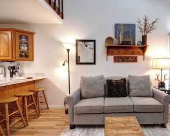 Snowcrest 300 1 Bedroom Condo by RedAwning - Park City - Living room