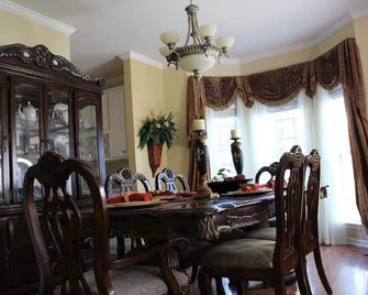 Green Lane Retreat - Wake Forest - Essbereich