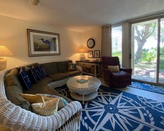 Villa 281 - Nestle Down By The Sea 2 Bedrooms, 1.5 Bathrooms - Jekyll Island - Living room