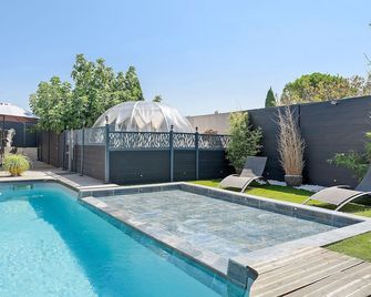 Glamping 'Unique Bubble Stay' with Private Pool, Jacuzzi, Garden, and Wi-Fi - Berre-l'Étang - Pool