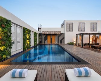 Ramada by Wyndham Ghaziabad Vasundhara - Ghāziābād - Bazén