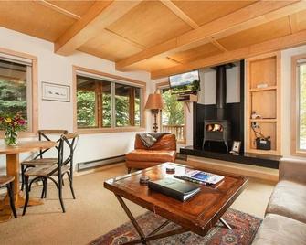 Rmr: La Choumine #6 Condo In Teton Village - Teton Village - Living room
