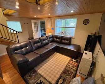 Eco Forest Cabin Families And Pets Welcome - Wasilla - Living room