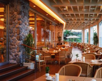 Ana Intercontinental Manza Beach Resort By IHG - Onna - Restauracja