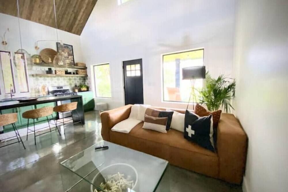 Curated abode w/ close proximity to National Parks - Richfield - Huiskamer