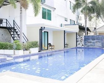 R2 Bed and Pool Kanchanaburi - Kanchanaburi - Pool