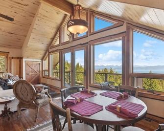 Pristine & Private Glacier Chalet with Unmatched Flathead Lake & Mountain Views - Somers - Dining room