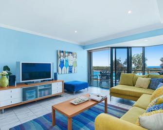 On the Beach Getaway - Salamander Bay - Living room