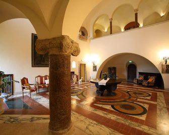 卡斯特里大酒店 - 塞斯特利瓦特 - 東塞斯特里 - 大廳