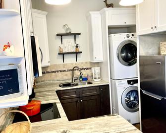 Private Studio; Big Outdoor Space - Wedgefield - Kitchen