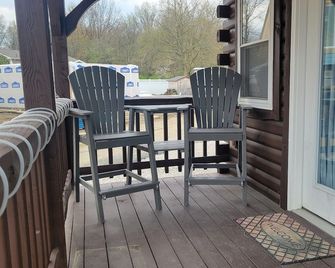Bigfoot Lodge #18 - Ashtabula - Balcón