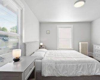 Bright And Comfortable 2bd W/Ac Near Uw Dedicated Free Parking - Seattle - Bedroom