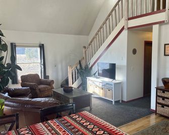South Fork Shangri-La! Quiet and clean retreat steps from the National Forest! - South Fork - Living room