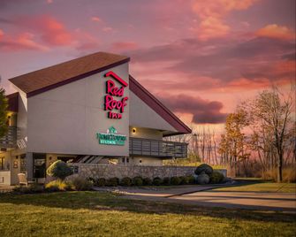 HomeTowne Studios by Red Roof Buffalo - Niagara Airport - Bowmansville - Building