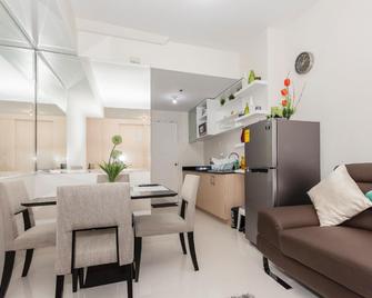 Aspen At Wind Tagaytay - Executive Suites, Taal Volcano & Lake Views - Tagaytay - Makuuhuone