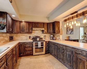 3BR Paws & Relax by Sweetheart Stays - Loveland - Cocina