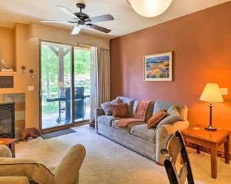 4 Mi to Ski: Summit County Condo w/ Resort Perks - Breckenridge - Wohnzimmer
