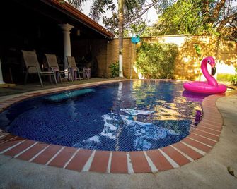 Anona Guesthouse - Playa Hermosa - Pool