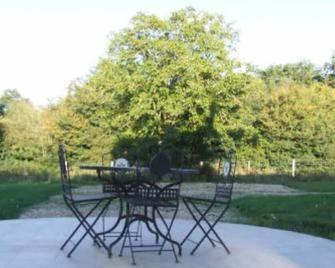 Country holiday home independant and calm - Briare - Terasa