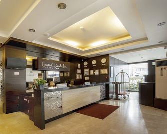 Hotel Grand Kartika Samarinda - סמרינדה - דלפק קבלה
