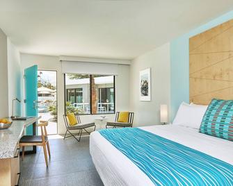 Twin Palms Resort - A Gay Men's Resort - פאלם ספירנגס - חדר שינה