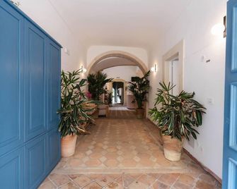 Classic One Bedroom Apartment with King Bed n. 8 Penelope - Syracuse - Couloir