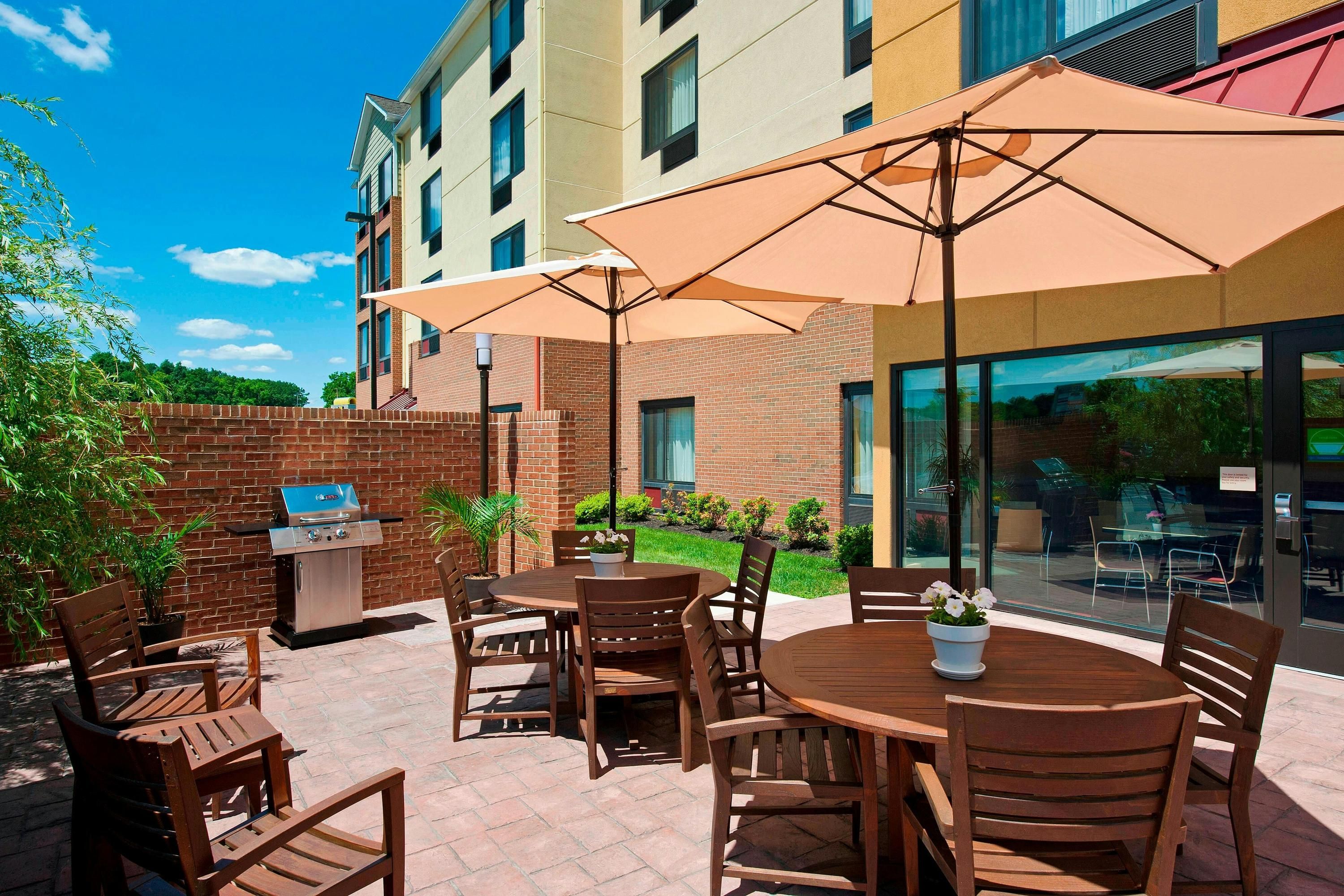 TownePlace Suites by Marriott Bethlehem Easton/Lehigh Valley - Easton - Patio