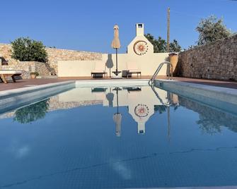 Superbly located Villa With Private Pool and Stunning Sea And Island Views - Alonnisos - Pool