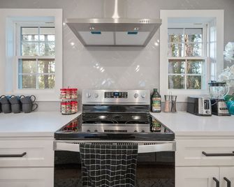 Modern 3-Bed Home 5 min from Downtown Raleigh! - Raleigh - Cuisine