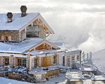 Hotel Cafe-Zillertal - Strass im Zillertal - Building