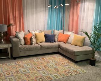 Modern Cozy Escape In Downtown Atlanta - Atlanta - Salon