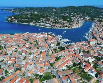 Apartments & Rooms Sunshine Home - Vela Luka - Dış görünüm