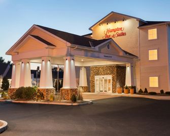 Hampton Inn & Suites Mystic - Mystic - Building