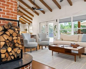 New Casa Azul-4B4B Upscale Oasis-Pool - San Antonio - Living room