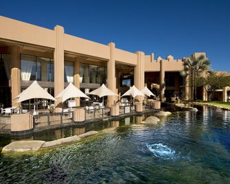 Windhoek Country Club Resort - ווינדהוק - בר