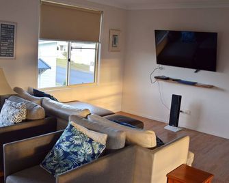 Amberlee House - bring your own linen - South West Rocks