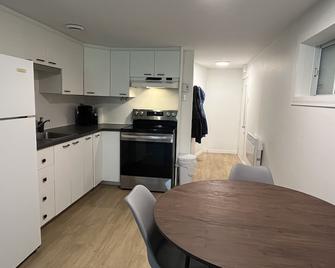 Appartement Proche Laéroport et Mont Belair - Quebec - Cocina
