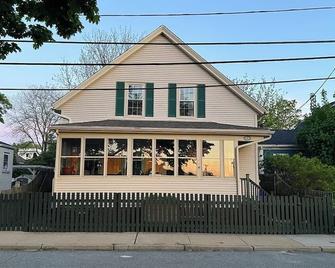 Beautiful Bristol 2br Apartment Right Next To The Bay - Bristol - Building