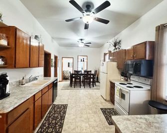 Large 3 bedroom Great Falls get away - Great Falls - Kitchen