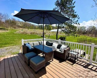 Stunning Lake Views! Country Side Retreat - Skaneateles - Innenhof