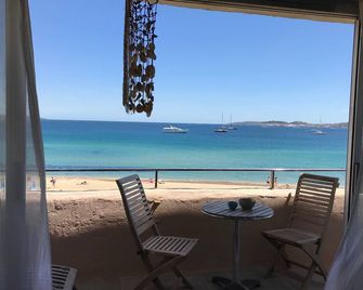 Great flat perfectly located by the beach, amazing views - Grimaud - Balkon