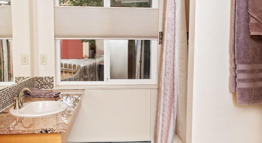 Bathroom view of Red Wing Motel