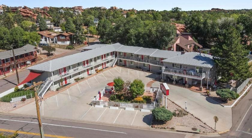 Building view of Red Wing Motel