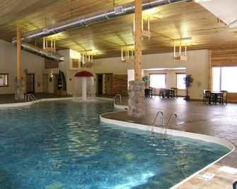 Holiday Inn Express Munising-Lakeview By IHG - Munising - Zwembad
