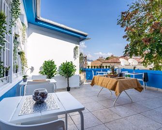 Bee Hostel - Limisso - Balcone