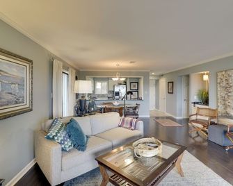 Hot Springs Condo w/ Lake Access & Community Pool - Hot Springs - Living room