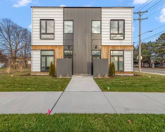 Studio Monthly & Daily Rental For Traveling Professionals,Corporate & Student's - Detroit - Edificio