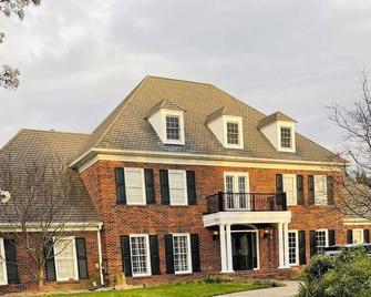Winner's Circle Derby Mansion - Prospect - Edificio