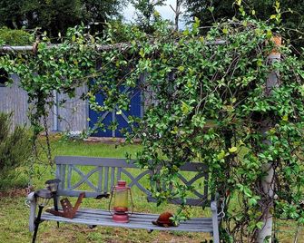 Lake Cottage, Only 1 mile to boat ramps & Big Jims Oyster Bar. On paved road. - Donalsonville - Patio